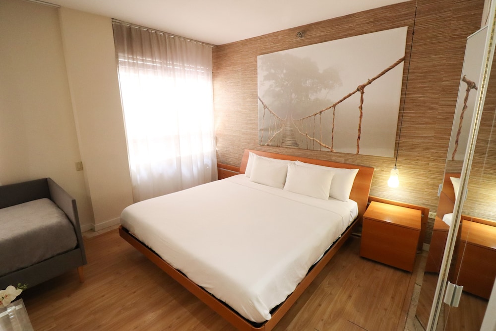 The Mercury All-Suites Hotel 13/33