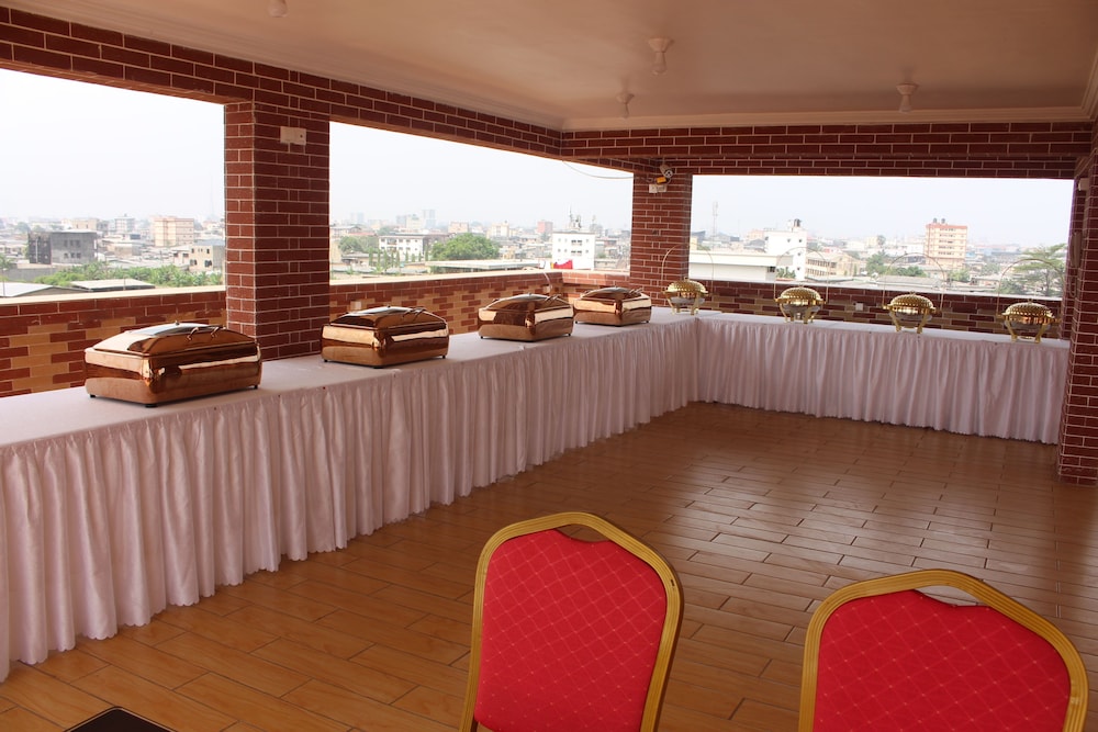 Adamaoua Grand Hotel 70/81