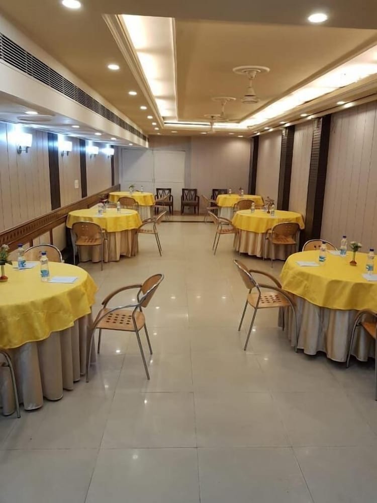 Amar Inn 46/57