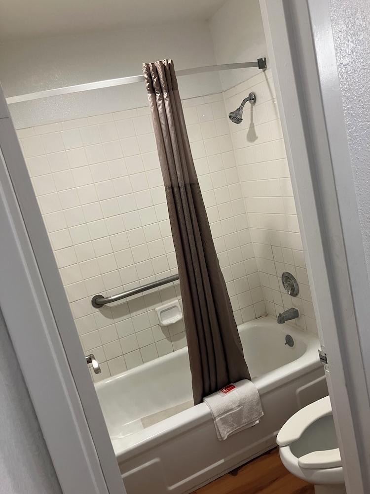 Econo Lodge Sonora, TX 60/60