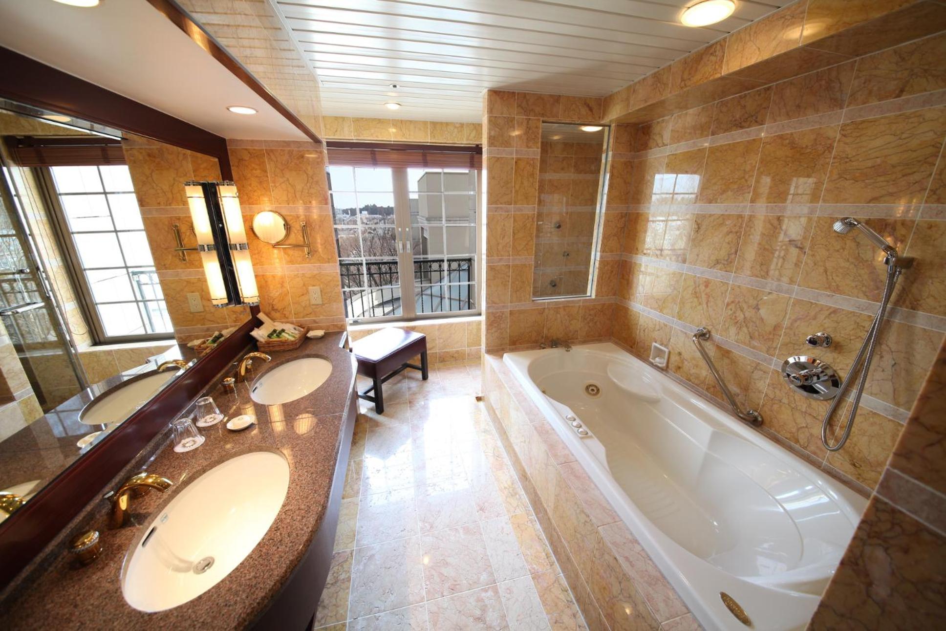 جناح بجاكوزي، Mito Plaza Hotel 3/4