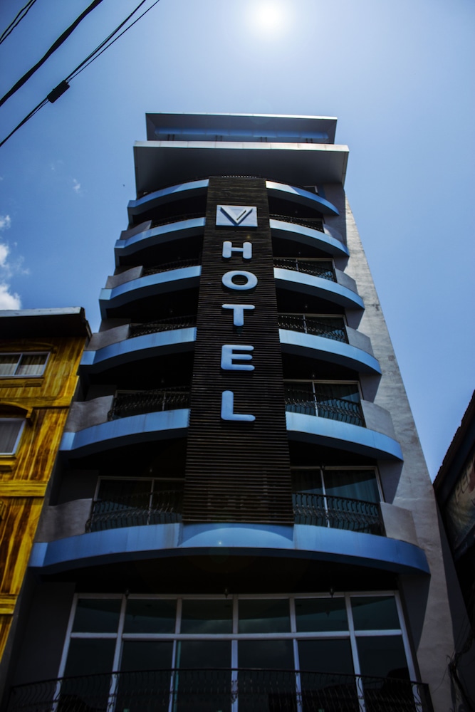 V Hotel 6/51