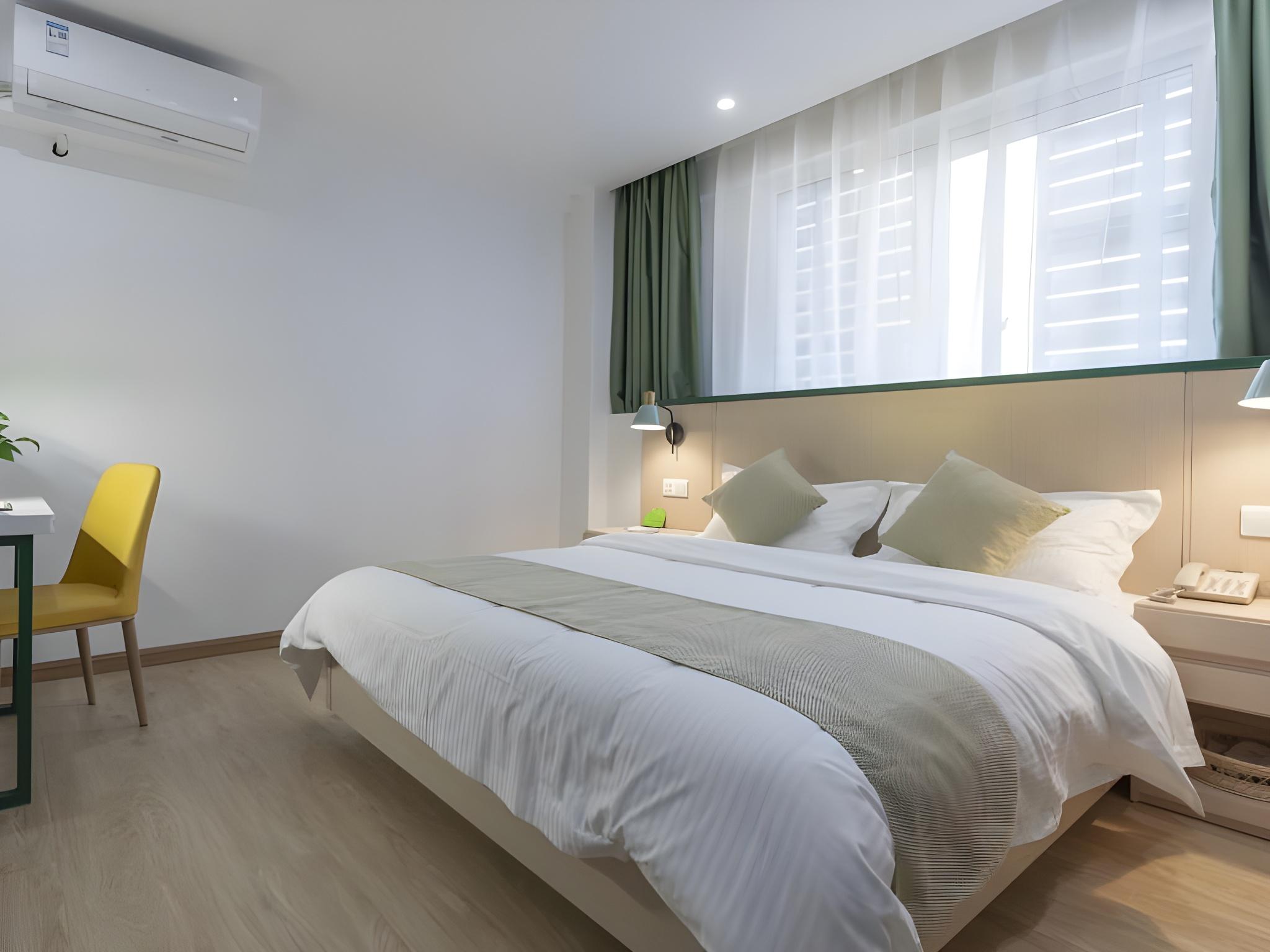 BUSINESS, QUEEN BED
