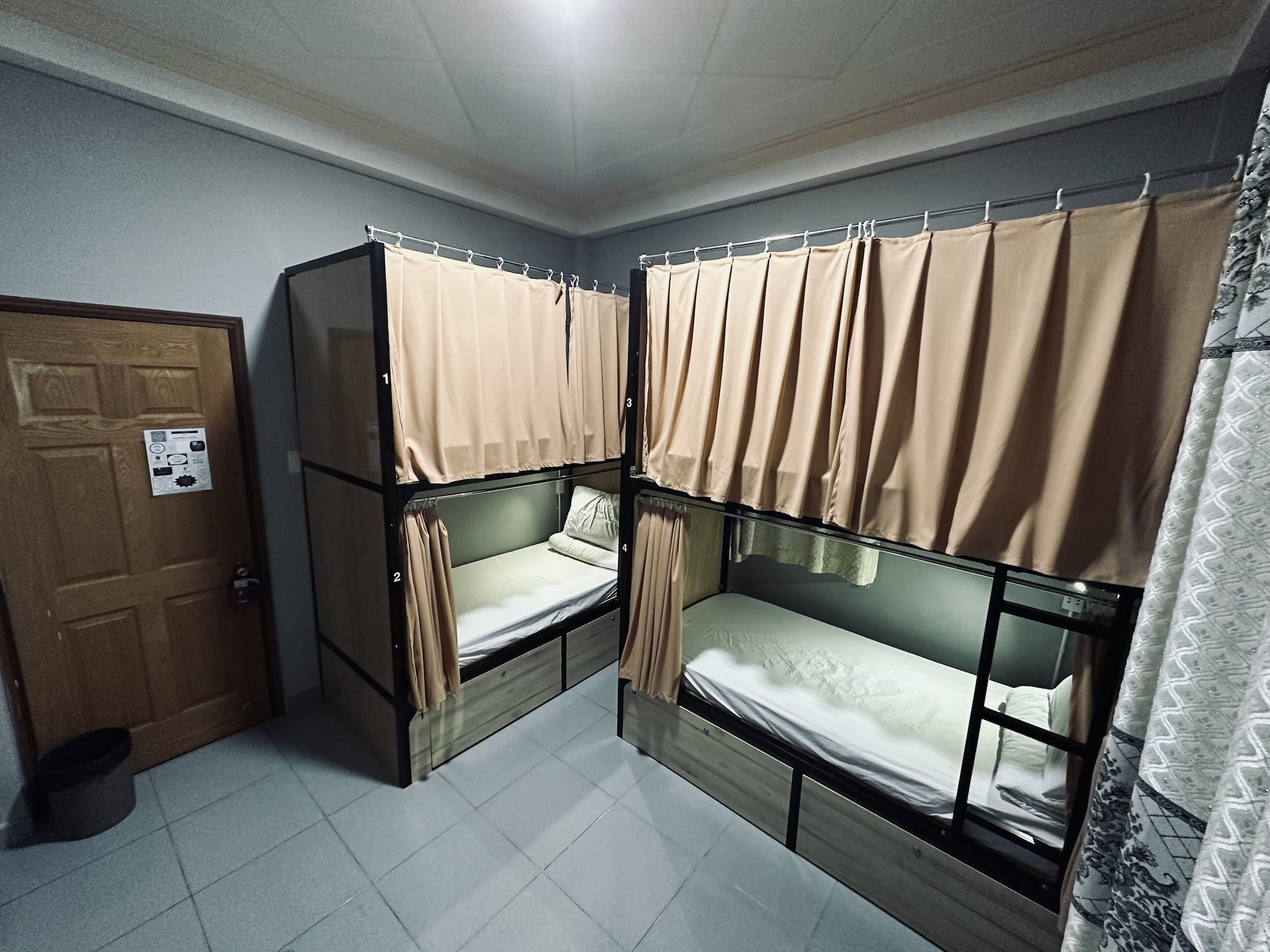 FEMALE DORM, 6 BEDS