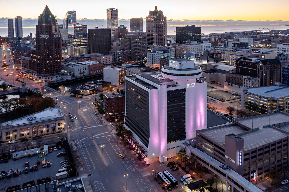 Hyatt Regency Milwaukee 23/73