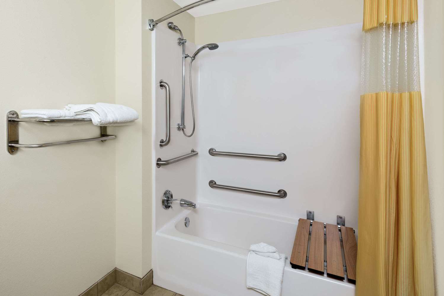Days Inn by Wyndham Geneva/Finger Lakes 11/17
