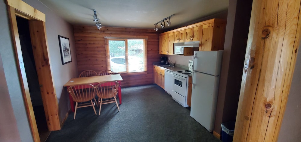 Miette Mountain Cabins 11/50