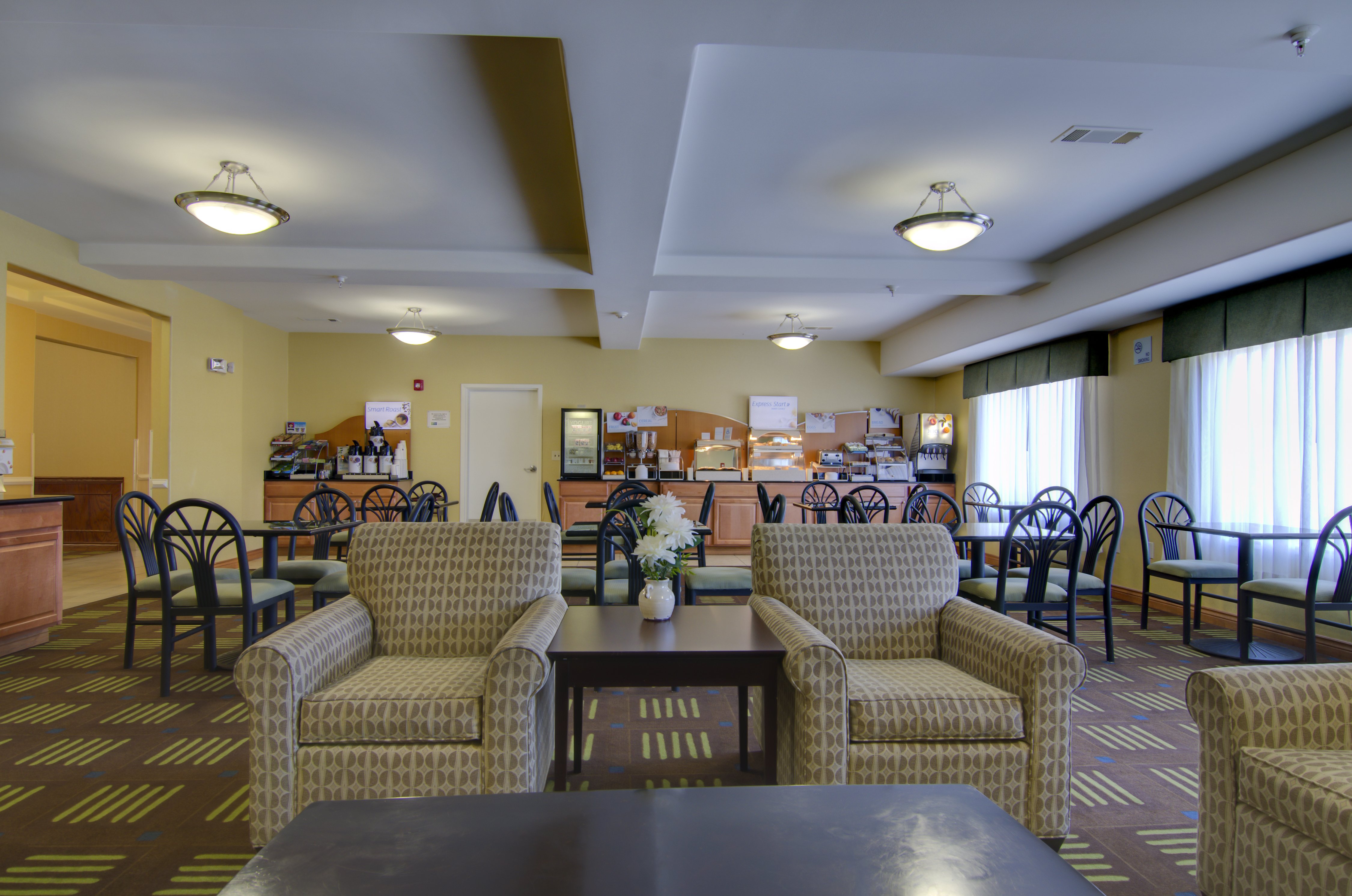 Holiday Inn Express Hotel Amp Stes Kansas City Sports Complex 47/55
