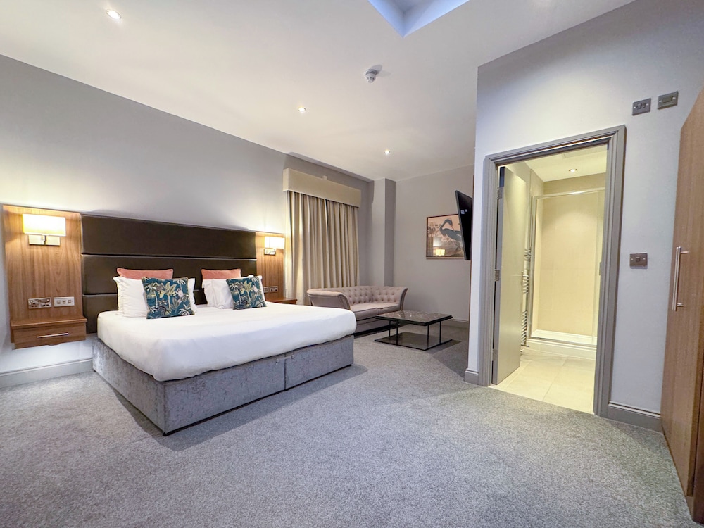Snug, Double Bed, No Window