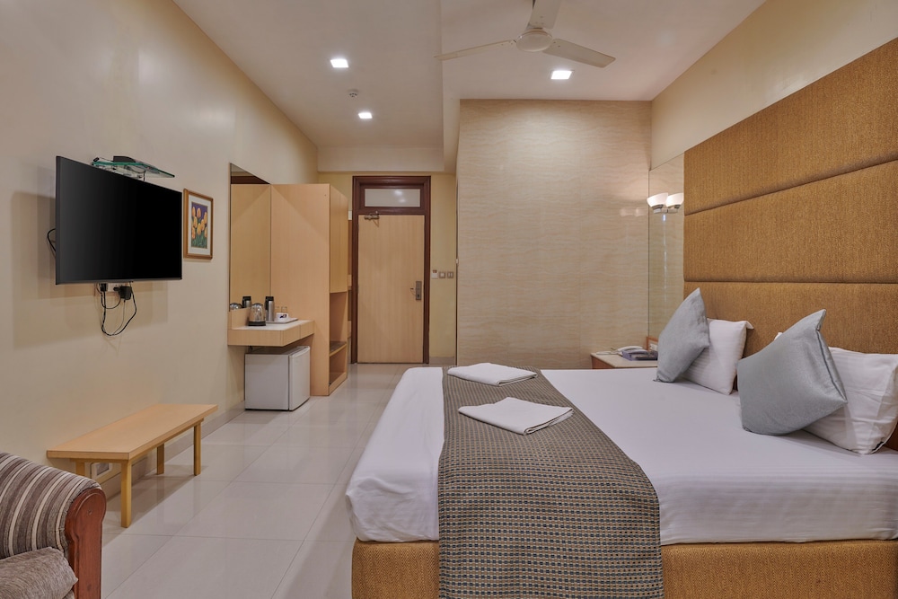 Bentley Hotel Churchgate 10/24