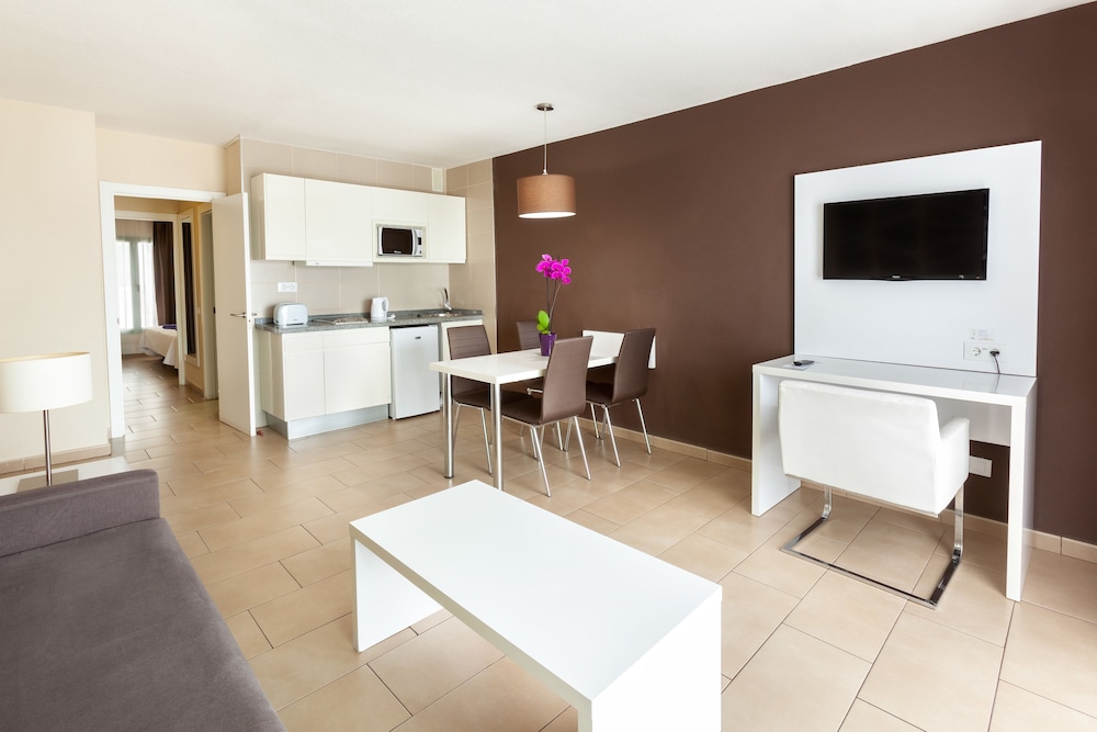 Playaolid Suites And Apartments 28/45