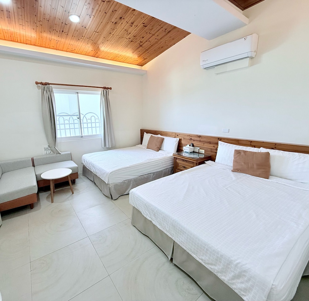 Lunatis Bay Hotel 12/50