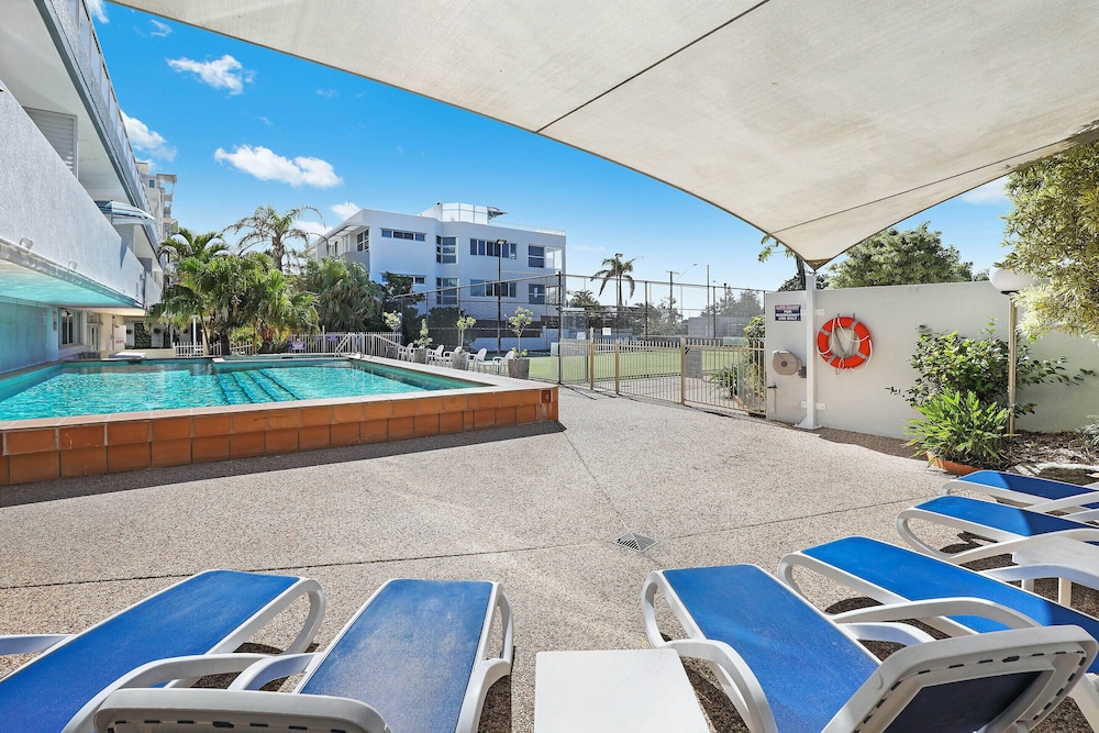 ELOUERA TOWER BEACHFRONT APARTMENTS 63/69