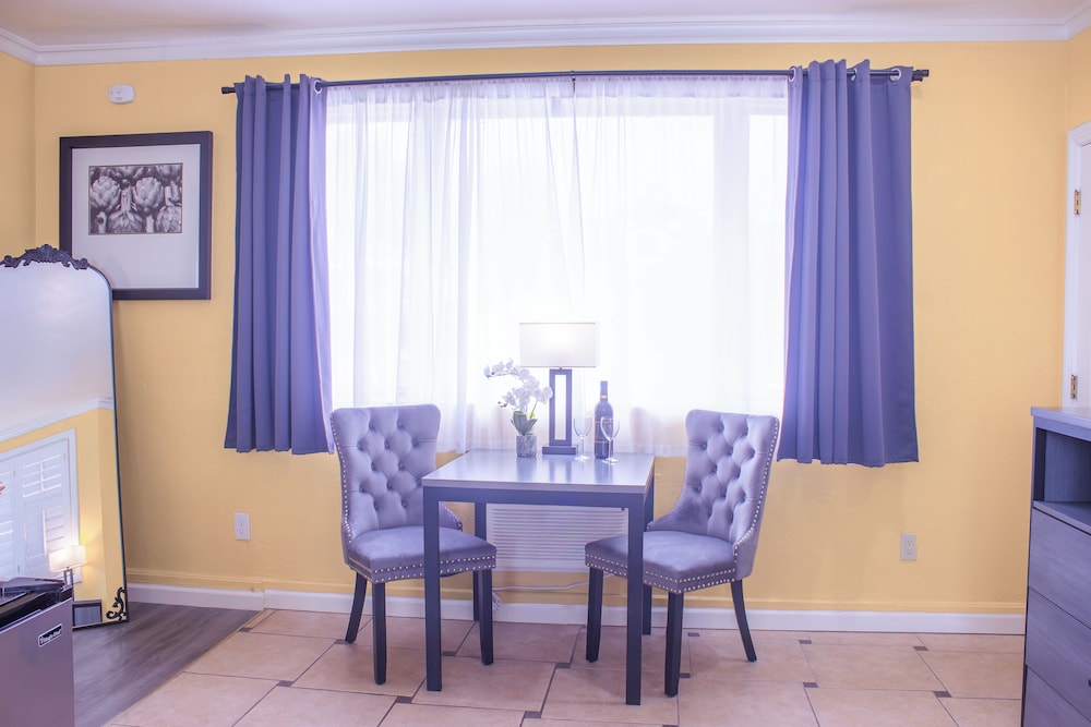 Carmel Wayfarer Inn 38/50