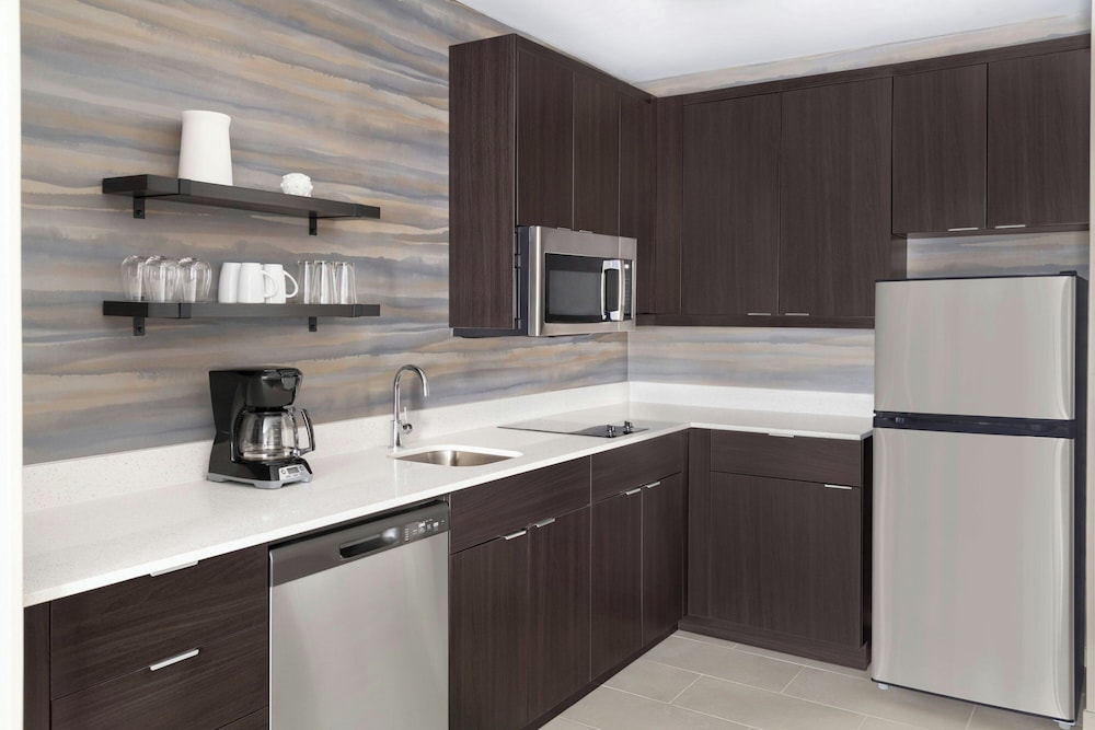 Residence Inn By Marriott Detroit Dearborn 32/33