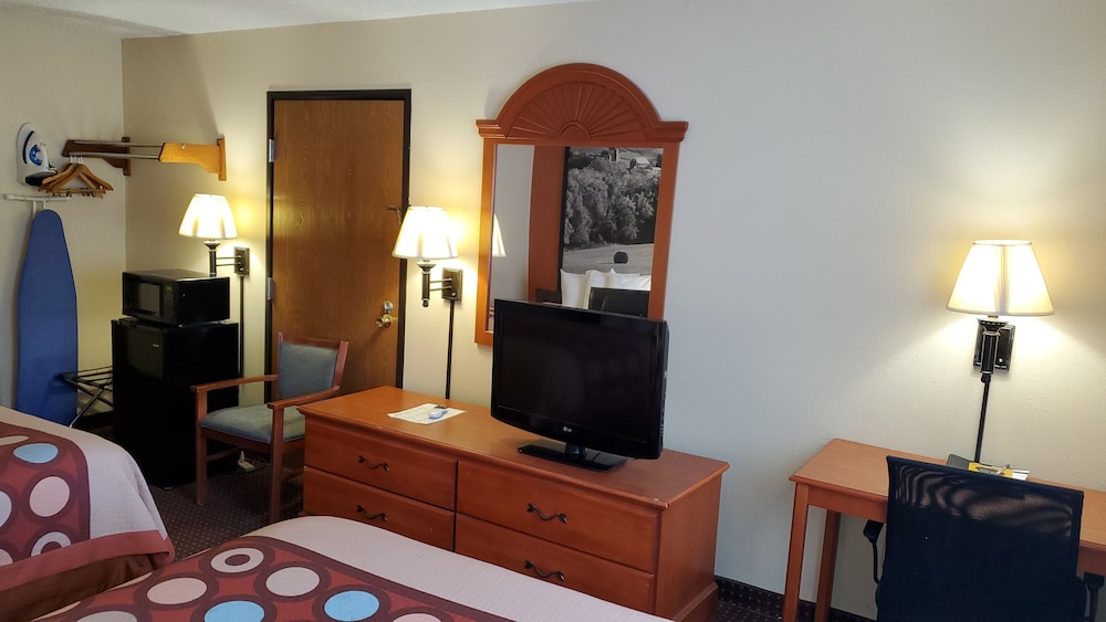 Super 8 by Wyndham Waverly 29/57