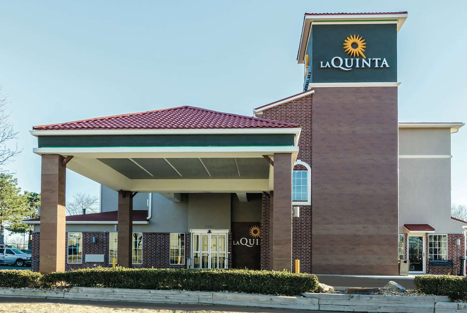 La Quinta Inn and Suites by Wyndham Kansas City Airport 3/34