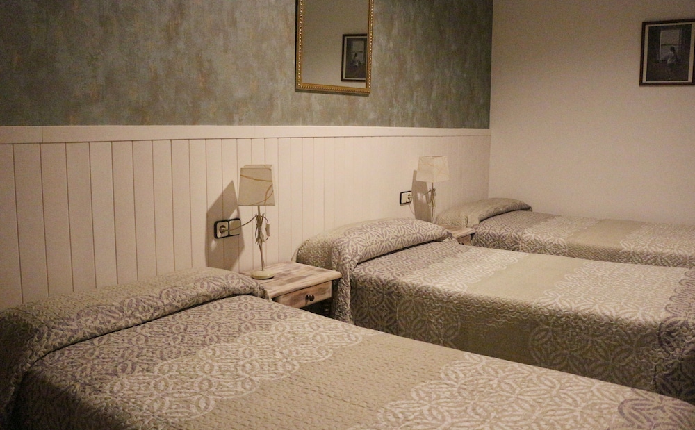ROOM, TRIPLE