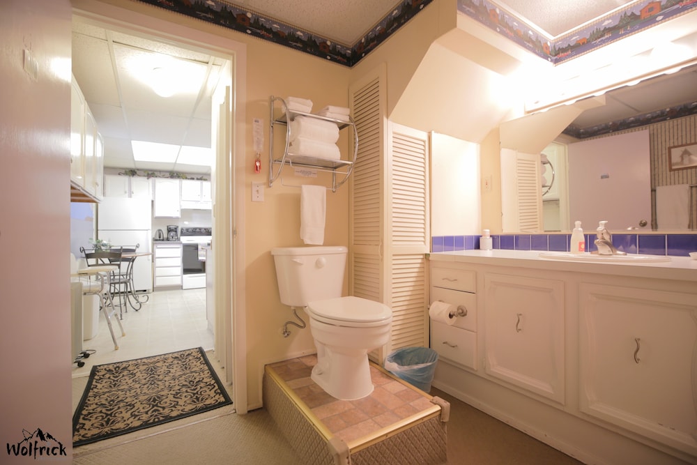 Jewel Lake Bed Breakfast 45/50