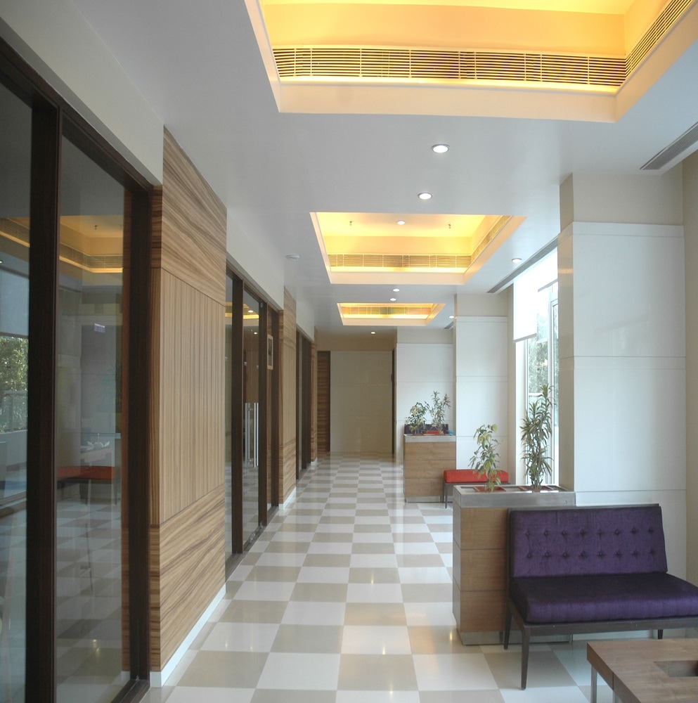 HOMETEL CHANDIGARH 7/45
