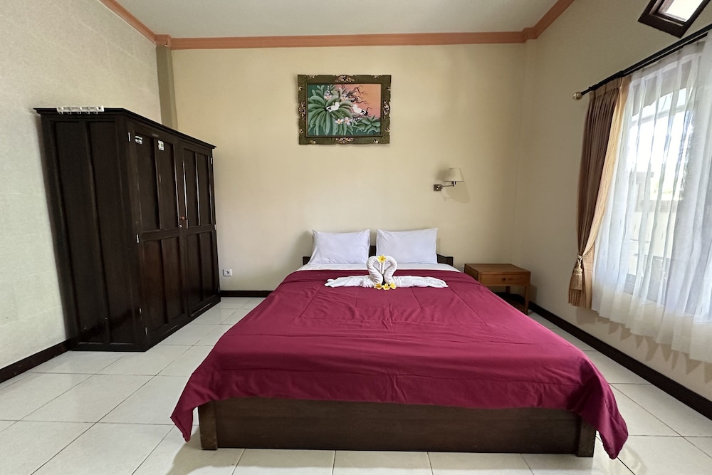 Standard, Queen Bed