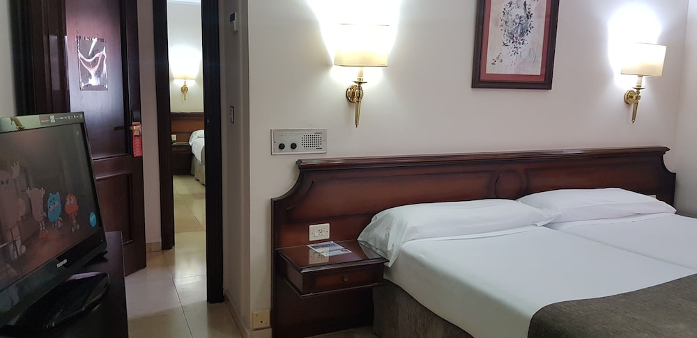 Gran Hotel Paraiso 33/65