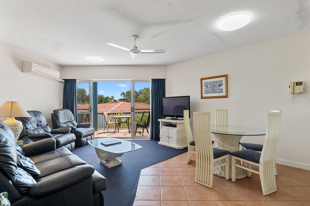 WHITE CREST LUXURY APARTMENTS 21/50