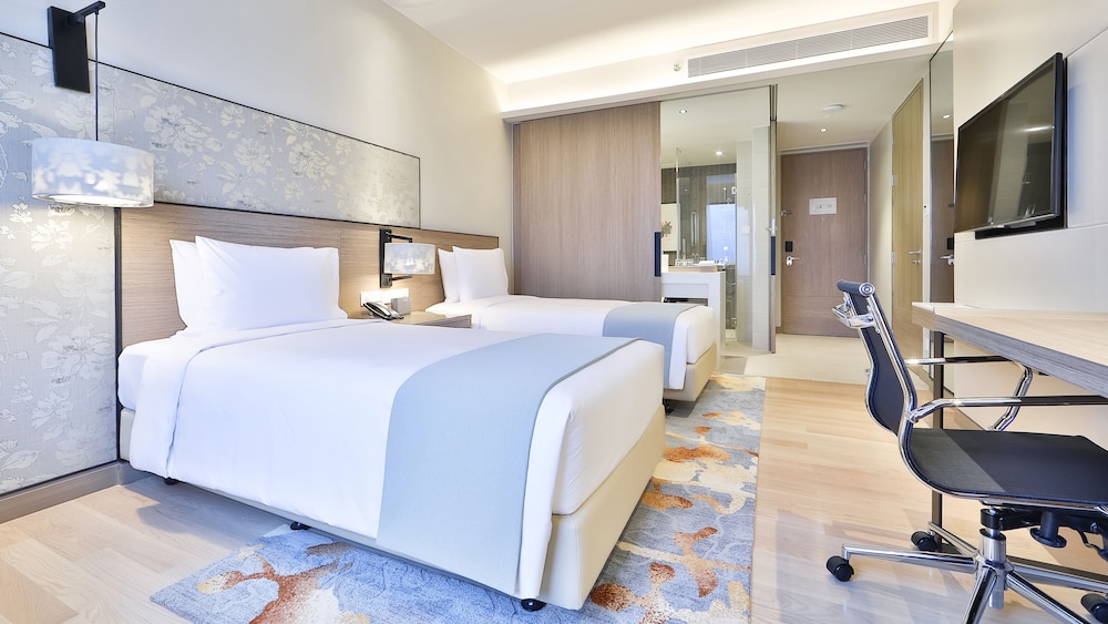 Holiday Inn & Suites Rayong City Centre 27/77