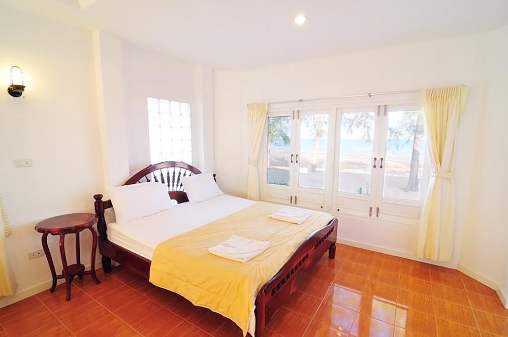 Koh Talu Island Resort 33/68