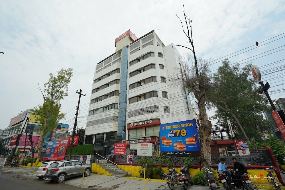 Nirulas Hotel 44/50