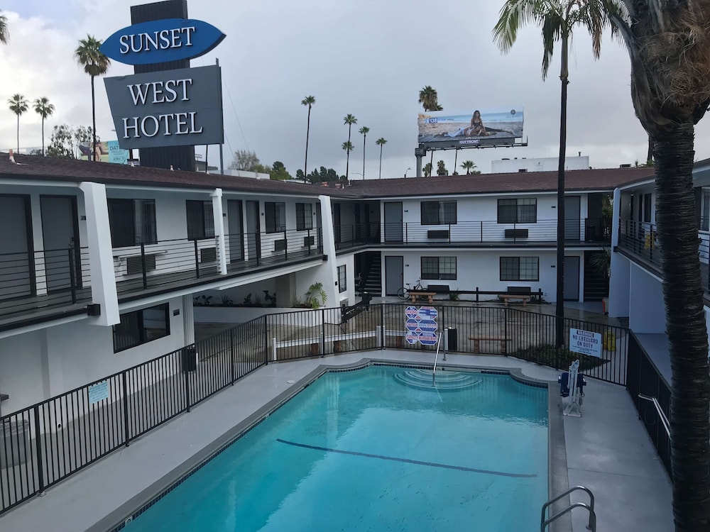 Sunset West Hotel 3/31