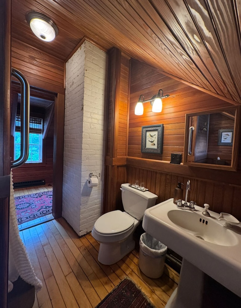 Lake Placid Stagecoach Inn 48/49