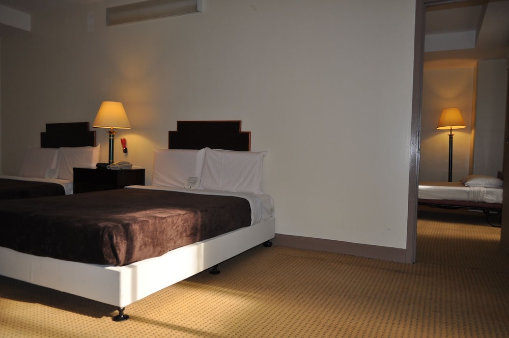 Holiday Resort And Spa Guam 35/86