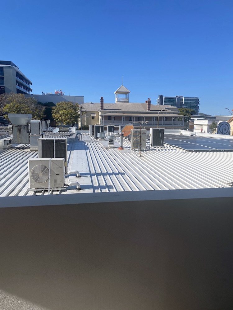 Curtis Central Apartments 3/50