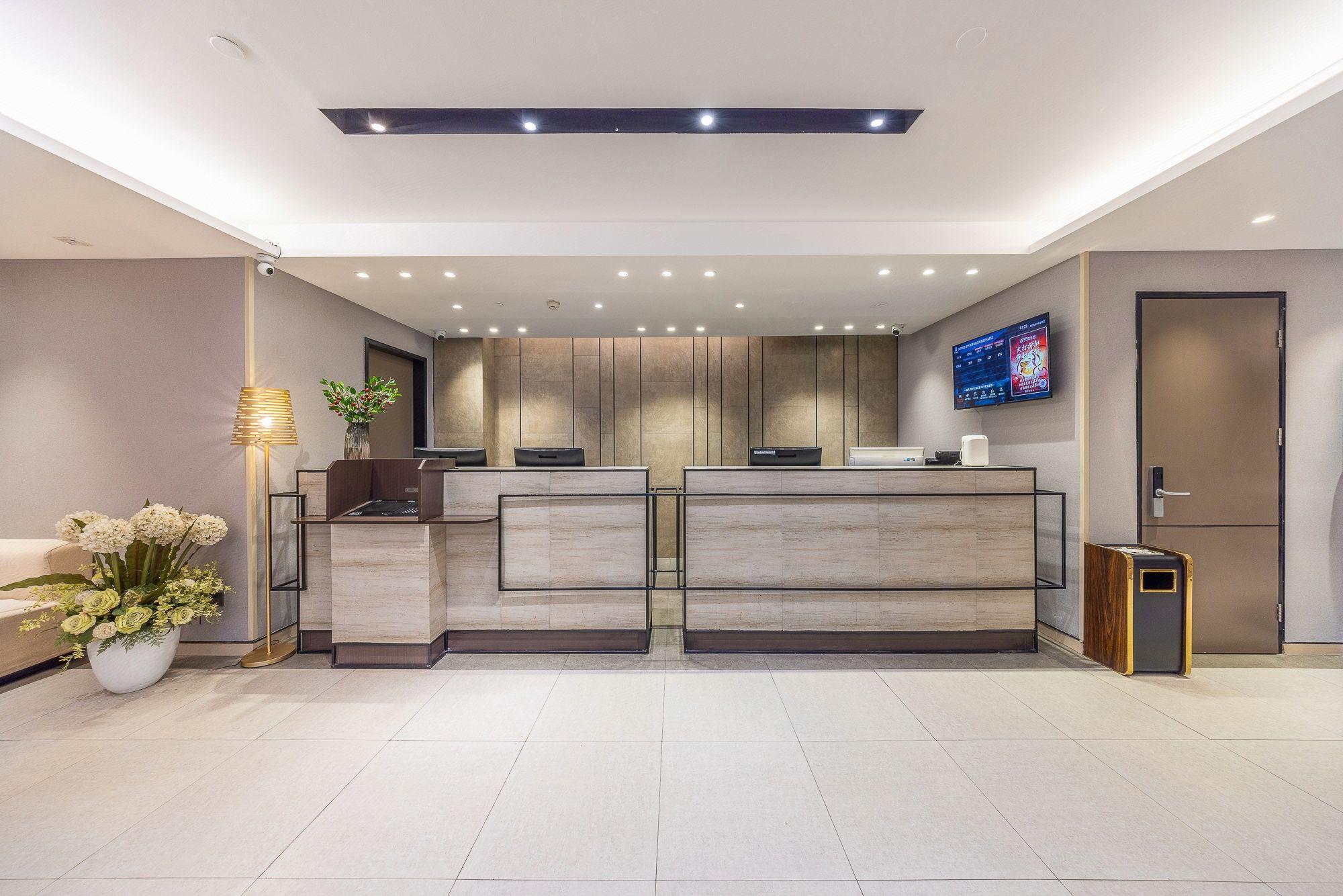 Home Inn Plus (Lanzhou Zhangye Road Xiguan Metro Station) 10/39