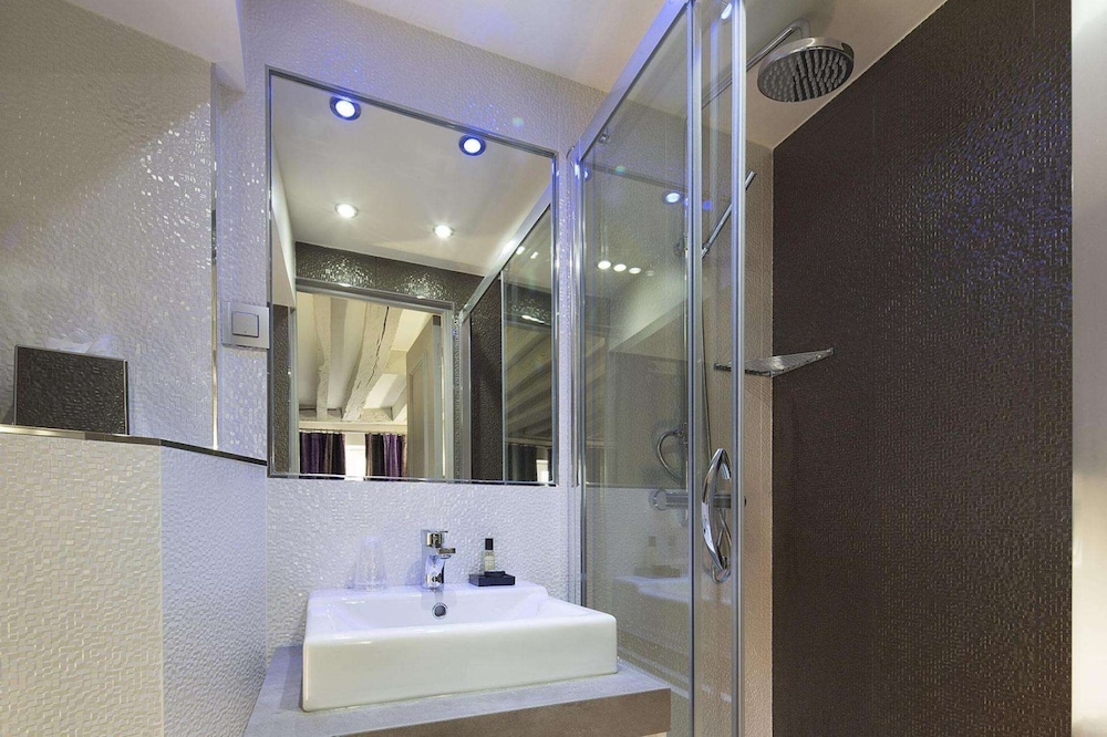 Hotel Jacques de Molay 40/44