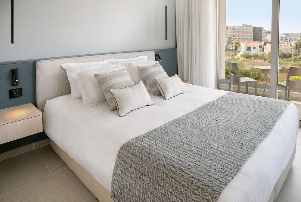 Room, Double Bed, Inland View، Atlantica Aqua Blue Hotel 2/4