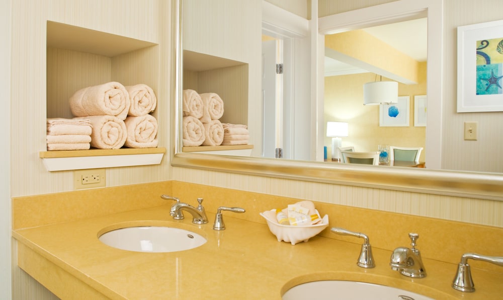 Surfside Hotel and Suites 20/57