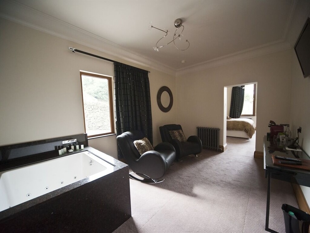 The Saddleworth Hotel 26/42