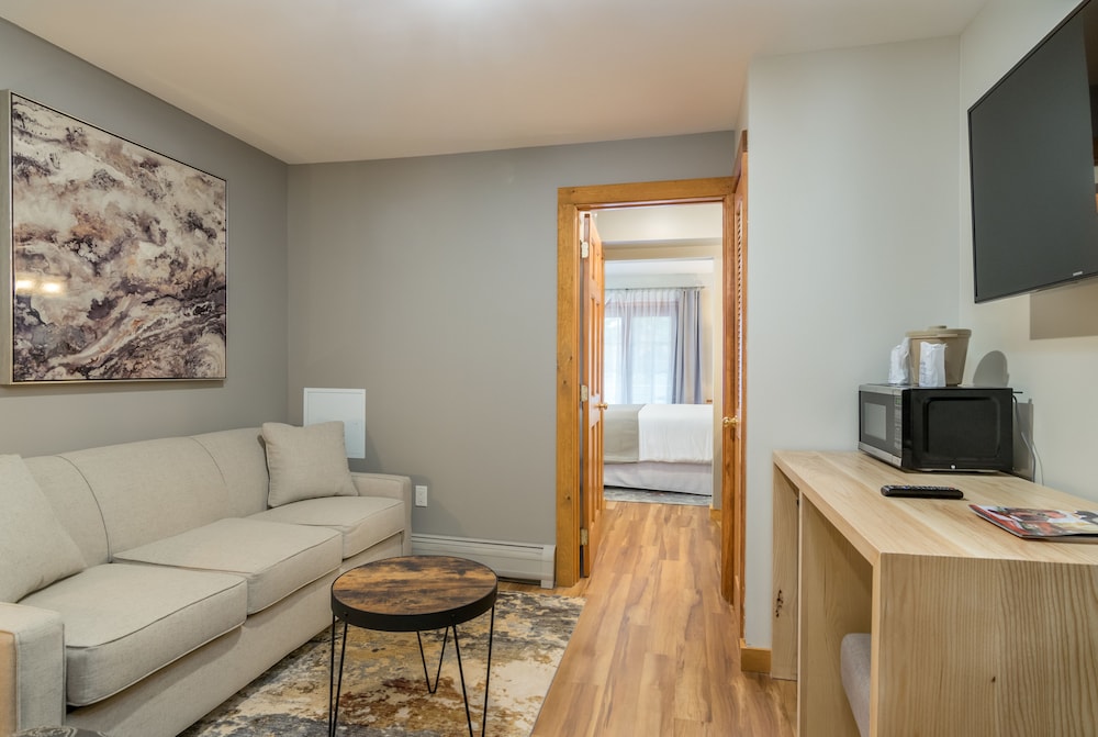 Grey Fox Inn Resort 40/66