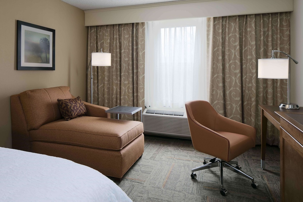 Hampton Inn Kansas City/Shawnee Mission 28/34