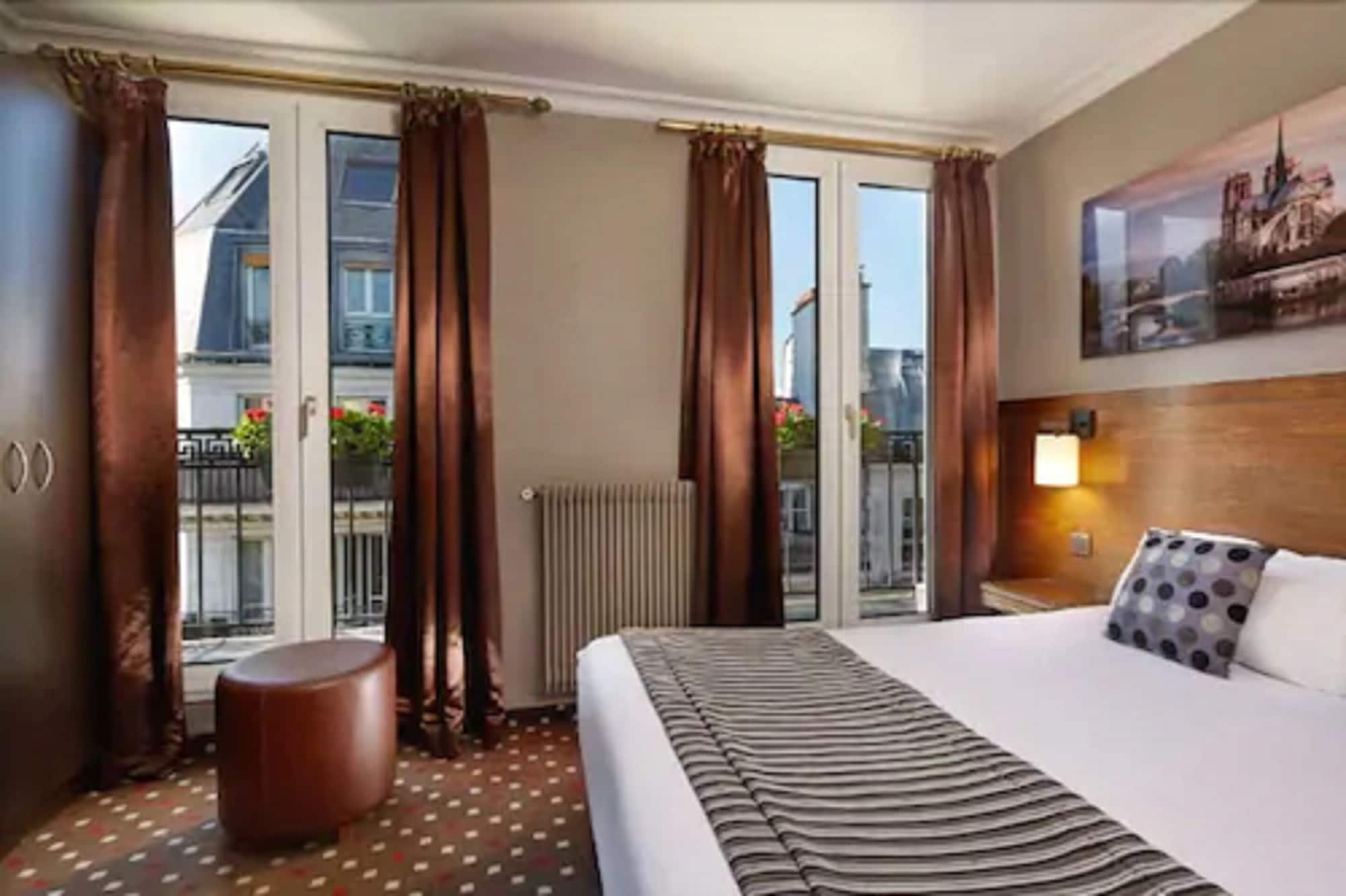 Superior, Queen Bed, Balcony