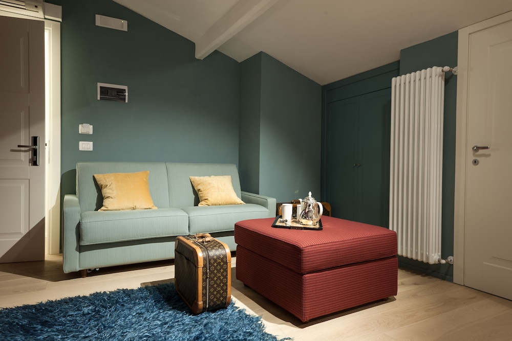 Lorena Suites & Apartments 53/61