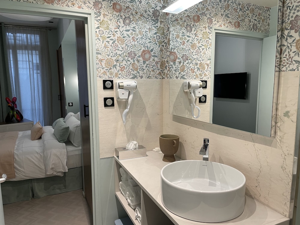 Hotel 33 Marbeuf 40/50