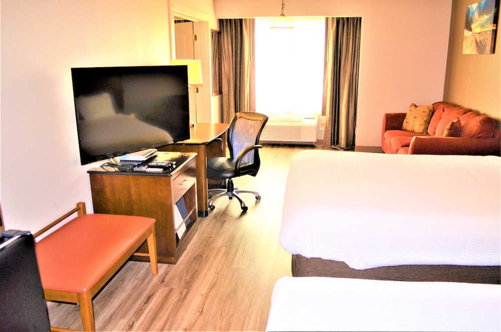 The Ashley Inn Suites 52/68