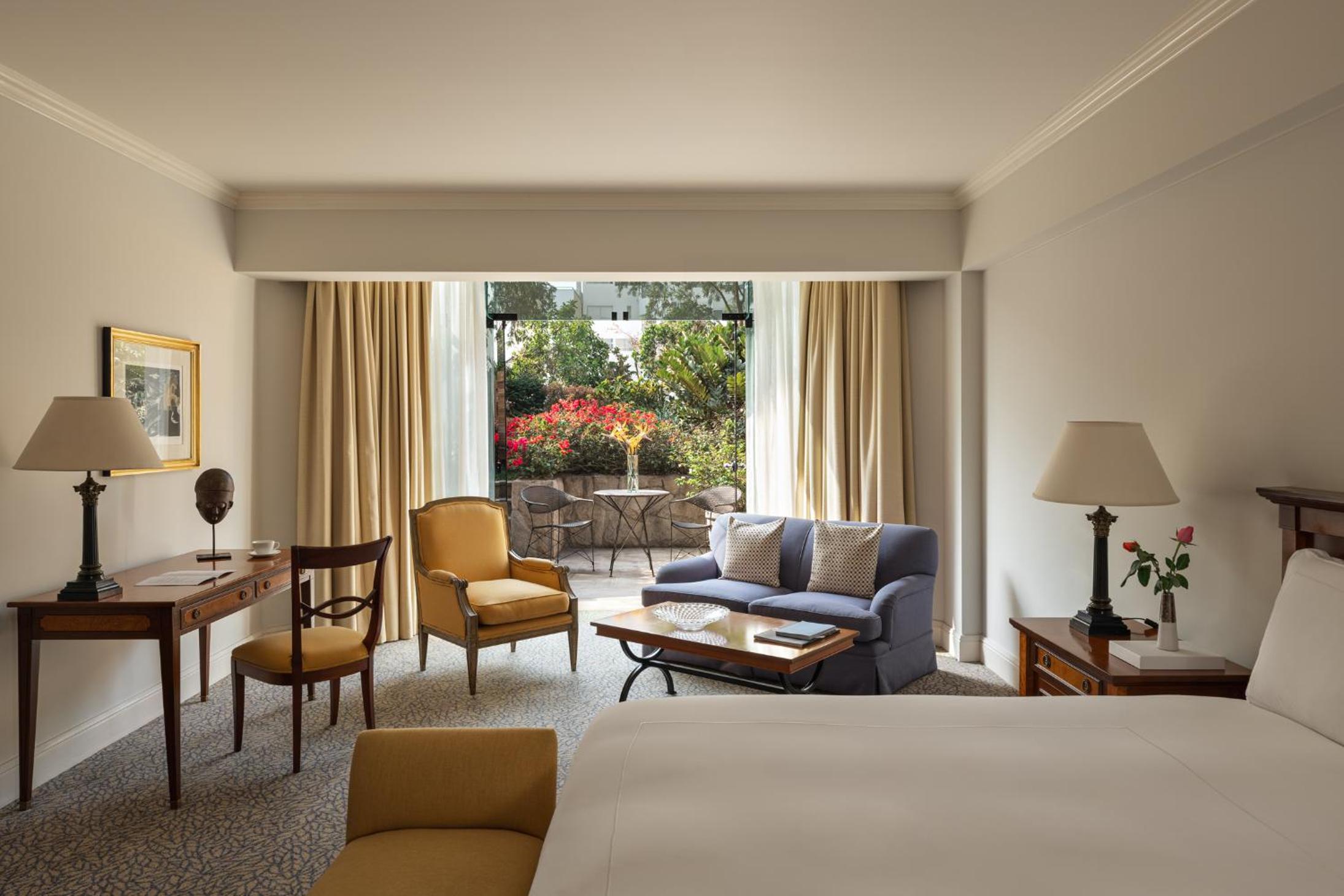 Junior Suite, King Bed, Garden View