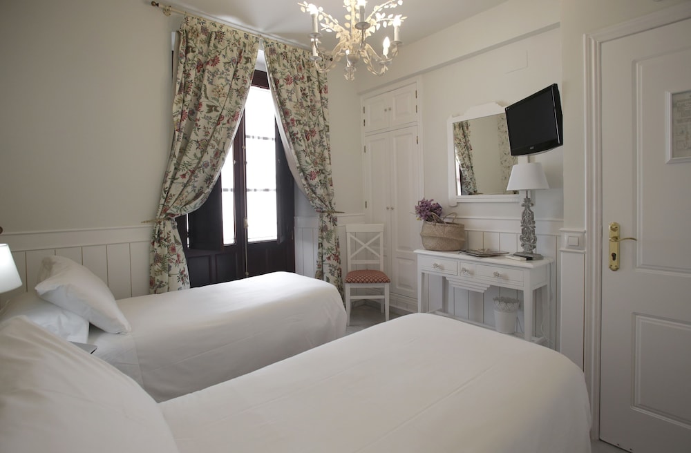 Basic Hotel Puerta de Sevilla 33/54