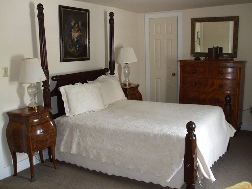 Wayside Inn 31/72