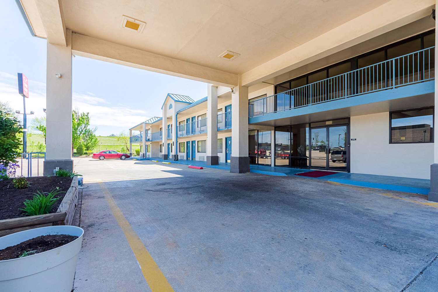 Eco Lodge Inn & Suites Bentonville near I 49 16/17