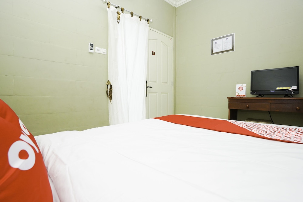 OYO 2493 Lotus Hotel Syariah 23/39